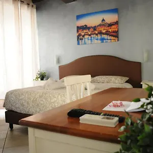 ** Oda ve Kahvaltı Re Monti İtalya