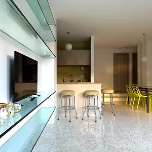 https://spazioso-appartamento-navigli.it-lombardy.com