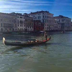 Casa Fornaretto ** Venice